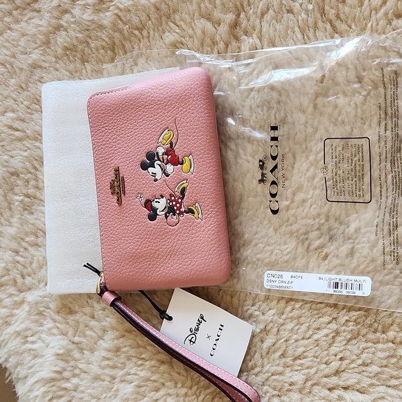 Adorable NWT Coach Disney X Pink Mickey & Minnie Crn Zip Wristlet 🩷🐭🖤 - Picture 1 of 13